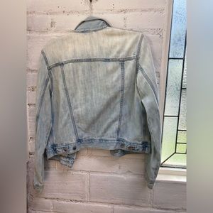 Light wash denim jacket size small